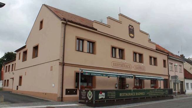 Začala rozsáhlá rekonstrukce libáňského kulturáku. Týká se i Restaurace Radnice