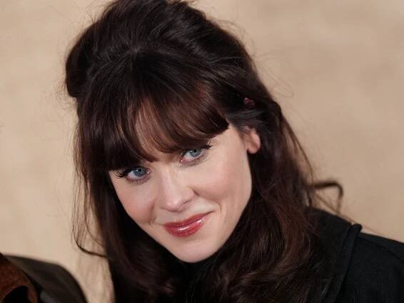 Makeup-Free Zooey Deschanel Is Such a Departure — See Photo