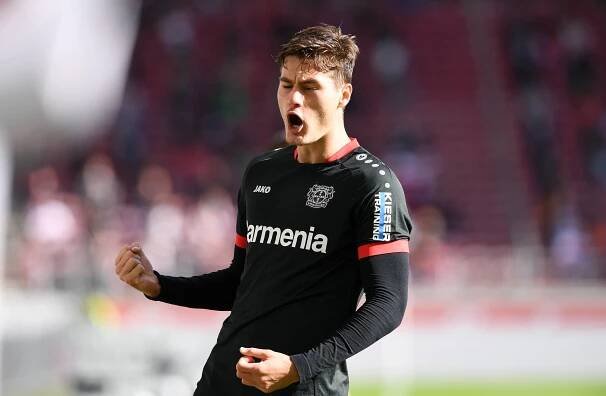Schick dal za Leverkusen první gól, ale zranil se. Zápas v Edenu asi nestihne