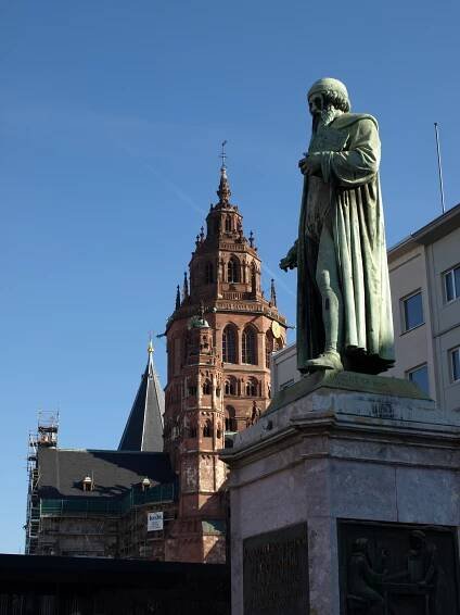 File:Gutenberg dom mainz.jpg - Wikimedia Commons