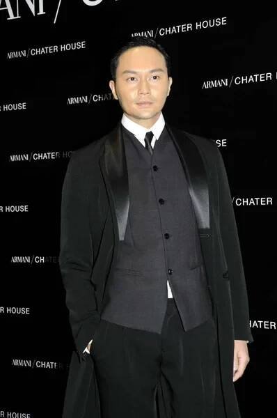 Hongkongský herec Julian Cheung účastní slavnostního zahájení nové prodejny Armani Chater House v Hongkongu, Číně, 17 Listopad 2011. — Stock obrázek