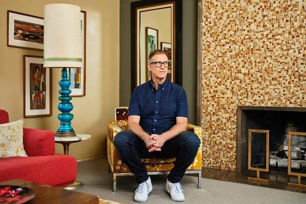 LOS ANGELES, CALIFORNIA - July 23, 2022: John Hoffman, the creator of the Hulu series "Only Murders in the Building," poses for a portrait at his home. CREDIT: Philip Cheung for Los Angeles Times