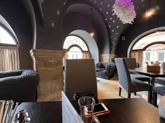 Benu Restaurant (Zámecké nám. 25, Frýdek-Místek) :: Kde dáme oběd