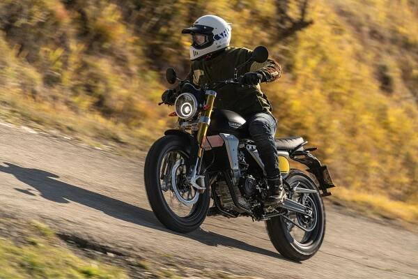 Motocykl Fantic Caballero 125 Scrambler - černá / 2023 | SMRŽ MOTO
