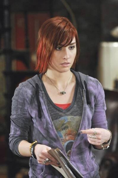 Skladiště 13 - Zkušební doba - Z filmu - Allison Scagliotti