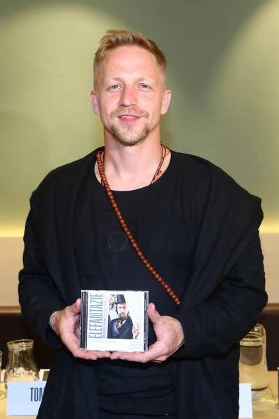 Tomáš Klus omládl v novém účesu a přiznal: Ubývají mi fanynky, ale rodina za to nemůže