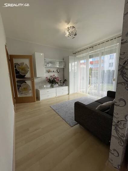 Prodej bytu 1+kk 37 m², Penízovková, Praha 10 - Pitkovice