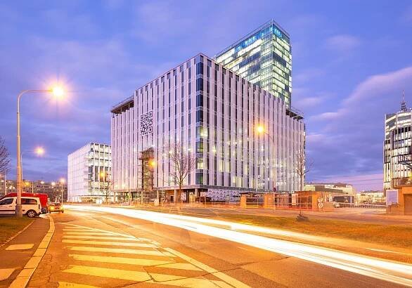 Kancelářský komplex Parkview na Pankráci je dva měsíce před dokončením z 80 % pronajat. Skanska přivítá další dva nájemce.