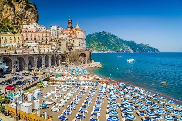 Fotogalerie: Toužíte po klidné dovolené? Malé městečko Atrani na jižním pobřeží Itálie si jistě zamilujete 