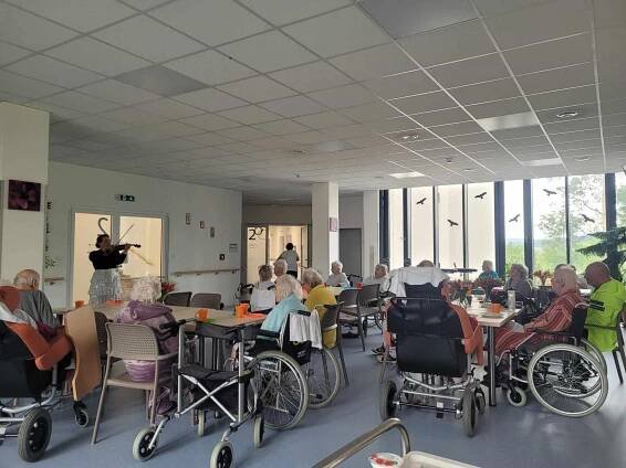 Aktivizační odpoledne houslové virtuosky pro pacienty CELOP | CELOP - Centrum lůžkové ošetřovatelské péče Dvůr Králové nad