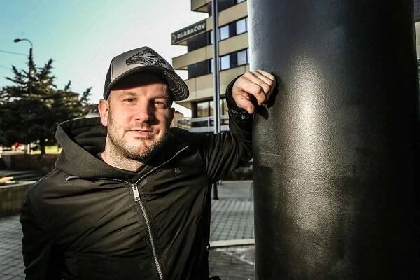 Grafik a humorista Tomáš Břínek alias TMBK.