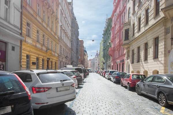 Zrekonstruovaný byt 4+kk na Praze 1 - Podešva Jiří - Realitní makléř Olomouc