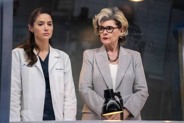 Nemocnice New Amsterdam - How Can I Help? - Z filmu - Janet Montgomery, Debra Monk
