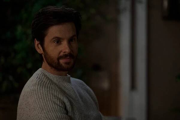 Žena v domě přes ulici od dívky v okně - Epizoda 1 - Z filmu - Tom Riley