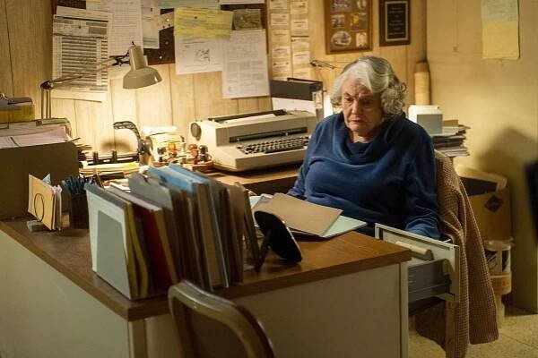 Takoví normální Američané - Do Mail Robots Dream of Electric Sheep? - Z filmu - Lois Smith