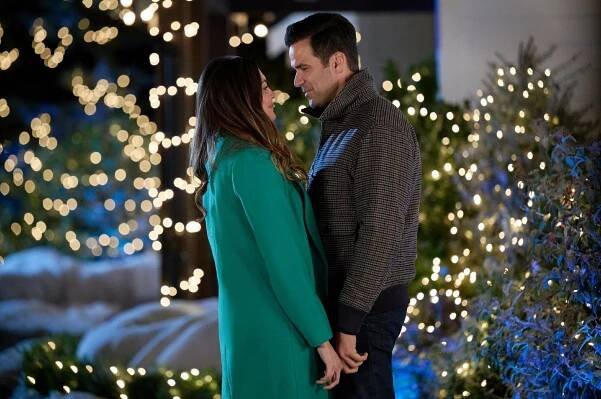 Long Lost Christmas - Z filmu - Taylor Cole, Benjamin Ayres