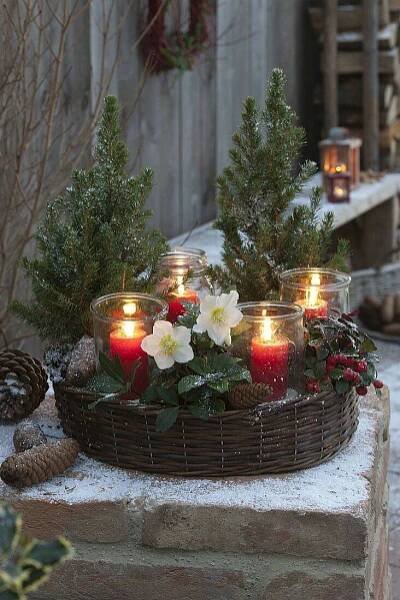 Pin by Zuzana H. on VÁNOCE VĚNCE SVÍCNY | Christmas wreaths diy, Advent wreath, Outdoor christmas party