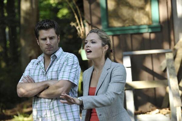 Agentura Jasno - Úterý sedmnáctého - Z filmu - James Roday Rodriguez, Maggie Lawson