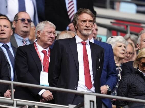Manchester United terminate Sir Alex Ferguson’s £2m contract in cost-cutting drive