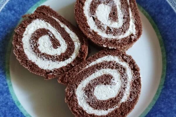 Pětiprstá šlehačková roláda: Rychlá kakaová roláda jen z pěti ingrediencí