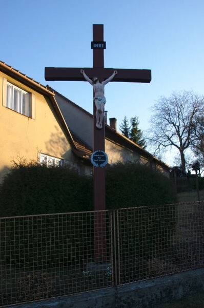 Soubor:Kříž u č.p. 2, Tasovice, okres Blansko.jpg