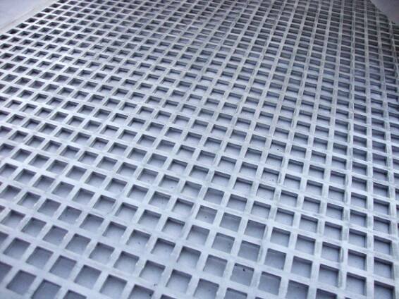 DĚROVANÝ PLECH Qg 10-14, NEREZ – 1,0/655×372 mm – Děrované plechy WESTSTEEL