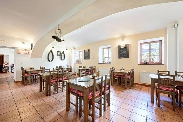 PRONAJATO: RESTAURACE Libocký dvůr, 253 m2, Praha – Liboc - Radek Niezgoda