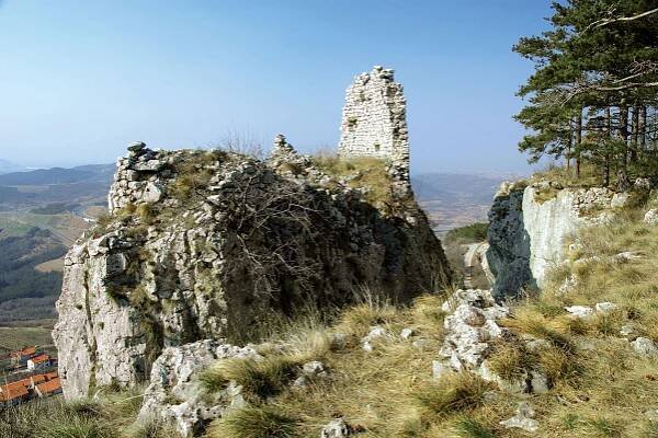 The Fortress of Črni Kal - Istria Culture