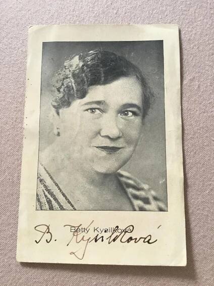 Foto a podpis, autogram Betty Kysilkova - Pohlednice