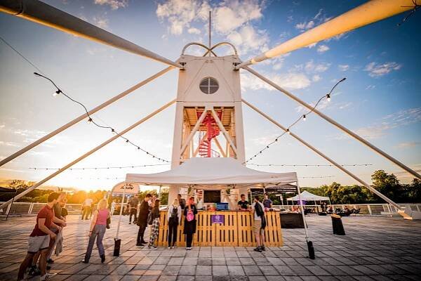Sobotný The Sun Rooftop na Výstavišti Holešovice s belgickým hosťom ~ Wavemag