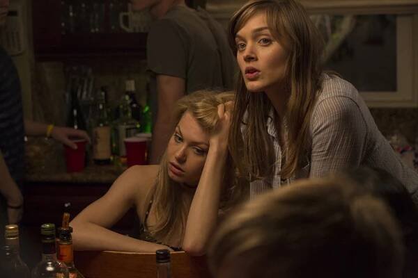 The Curse of Downers Grove - Z filmu - Penelope Mitchell, Bella Heathcote