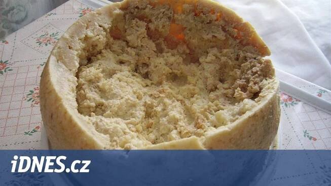 Zakázaná lahůdka ze Sardínie plná larev: sýr casu marzu - iDNES.cz