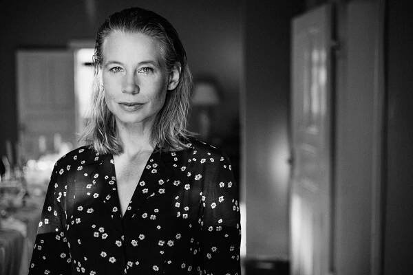 Schauspielerin - NINA SCHWABE