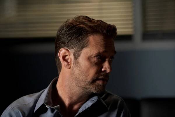 Soukromé očko - Důkaz - Z filmu - Jason Priestley