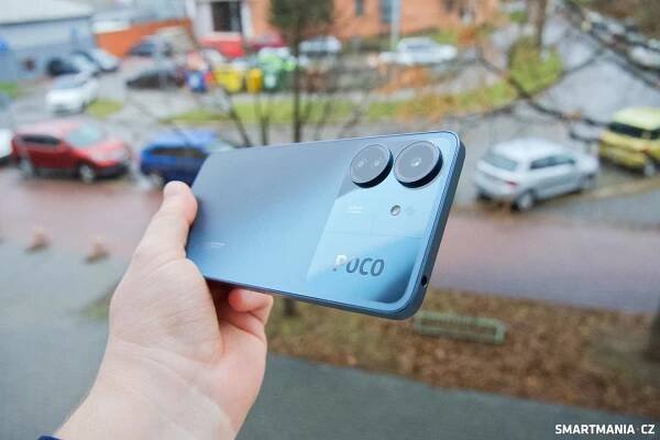 Chytrý telefon Poco C65 v modré barvě
