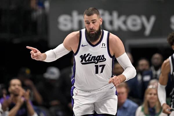 Sacramento Kings center Jonas Valanciunas has a tough matchup Monday against the Cavs.