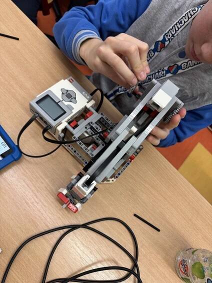 Objevování světa robotů s LEGO Mindstorms! – ZŠJN – ZŠ 5 Krnov