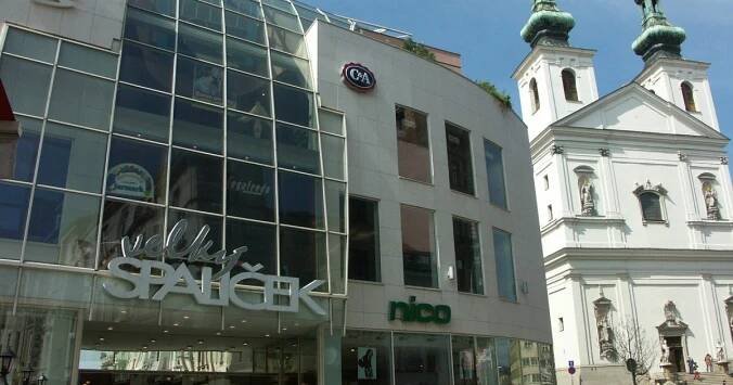 Brněnské římskokatolické biskupství koupilo obchodní galerii Velký Špalíček. Jako investici