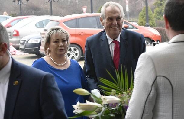 Prezident Zeman si zřídí kancelář, asistentku mu bude dělat manželka