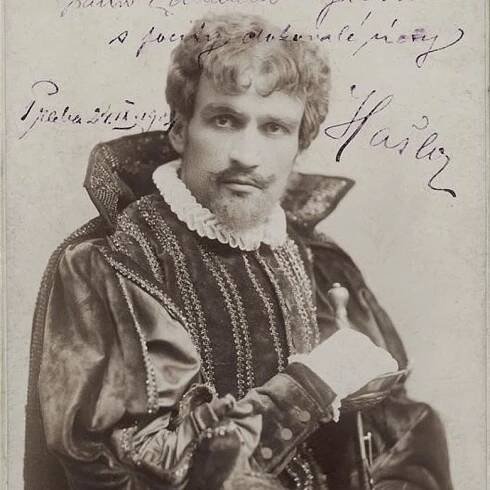 Karel Hašler se proslavil zejména svými písněmi, z nichž většina zlidověla.  