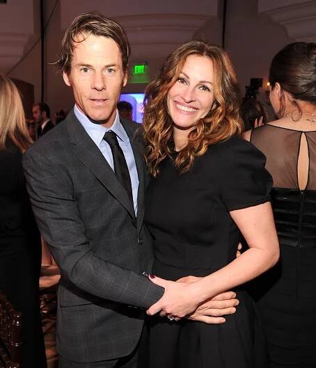 Julia Roberts Sealed 21 Years of Marriage With a Kiss
