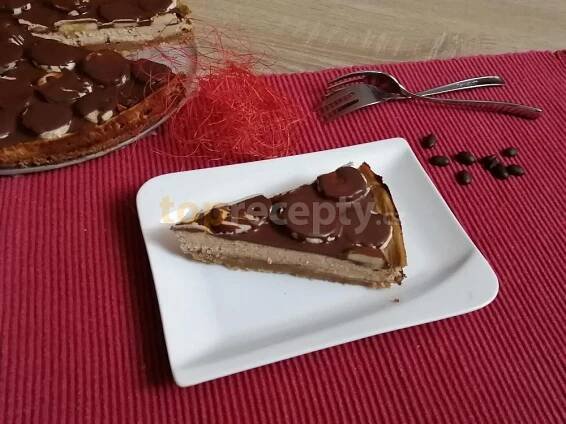 Kávový cheesecake se skořicovými sušenkami a banánem - fotografie receptu - TopRecepty.cz