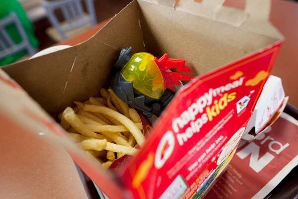 Mom Finds Prescription Drugs in Child's Happy Meal, 2 McDonald's Employees Charged by Police