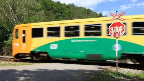 Za záhadu na trati z Nového Města na Moravě do Tišnova mohl spoj dvou kolejí
