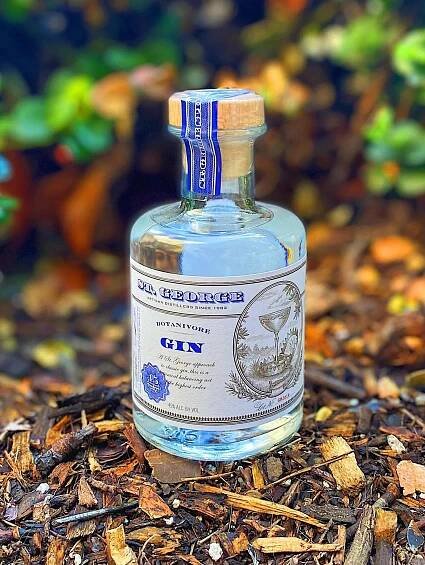 St. George Botanivore Gin Pieces Of Wood Wallpaper