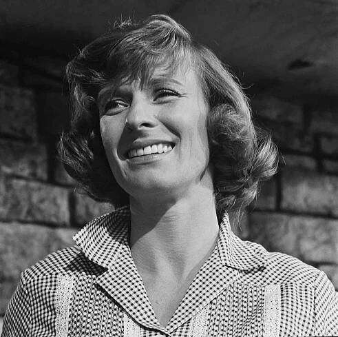 Cloris Leachman, Oscar Winner and 'Mary Tyler Moore Show' Star, Dies at 94