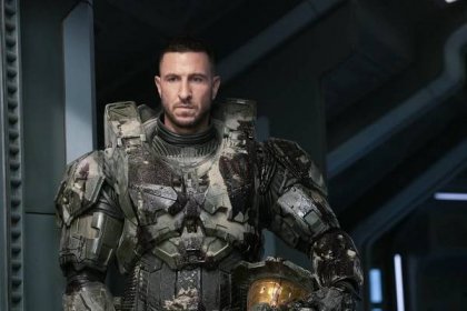 The show stars Pablo Schreiber as the Master Chief, a cybernetically enhanced super-soldier, who leads his team of Spartans against the alien threat known as the Covenant. The first season focused heavily on Master Chief, whose real name is John, primarily how he was taken from the human colony world of Eridanus as a child and conscripted into the SPARTAN-II supersoldier project by the United Nations Space Command (UNSC).
