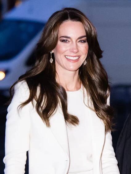 Kate Middleton Wore an Uncharacteristically Flowy Coat for Her Christmas Concert