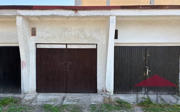 Garáže, Sušice, 18 m²
