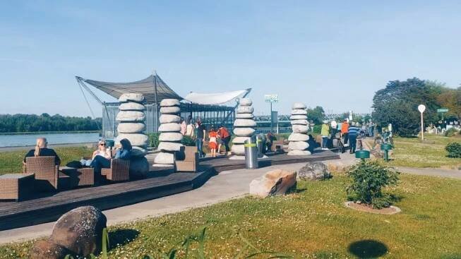 Do Rakouska za veletrhem obytných offroadů a pak na kole do města Tulln i k jaderné elektrárně